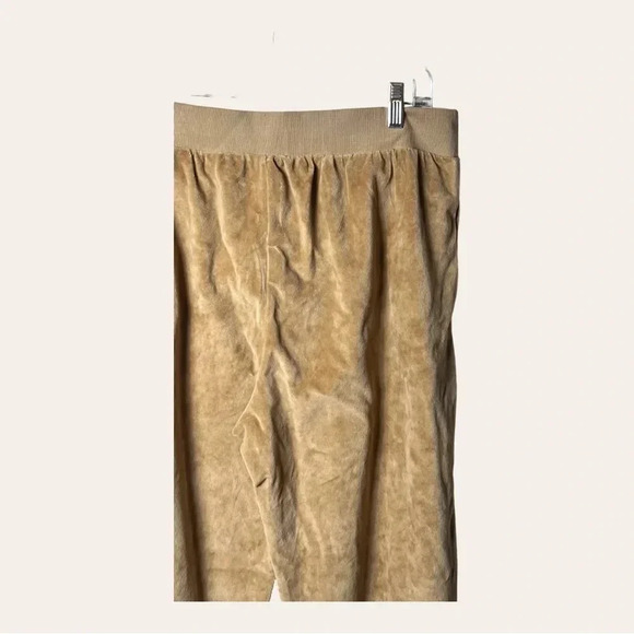 0065. ABOUND VELVET JOGGERS GOLD IN COLOR SIZE LARGE - Picture 6 of 10